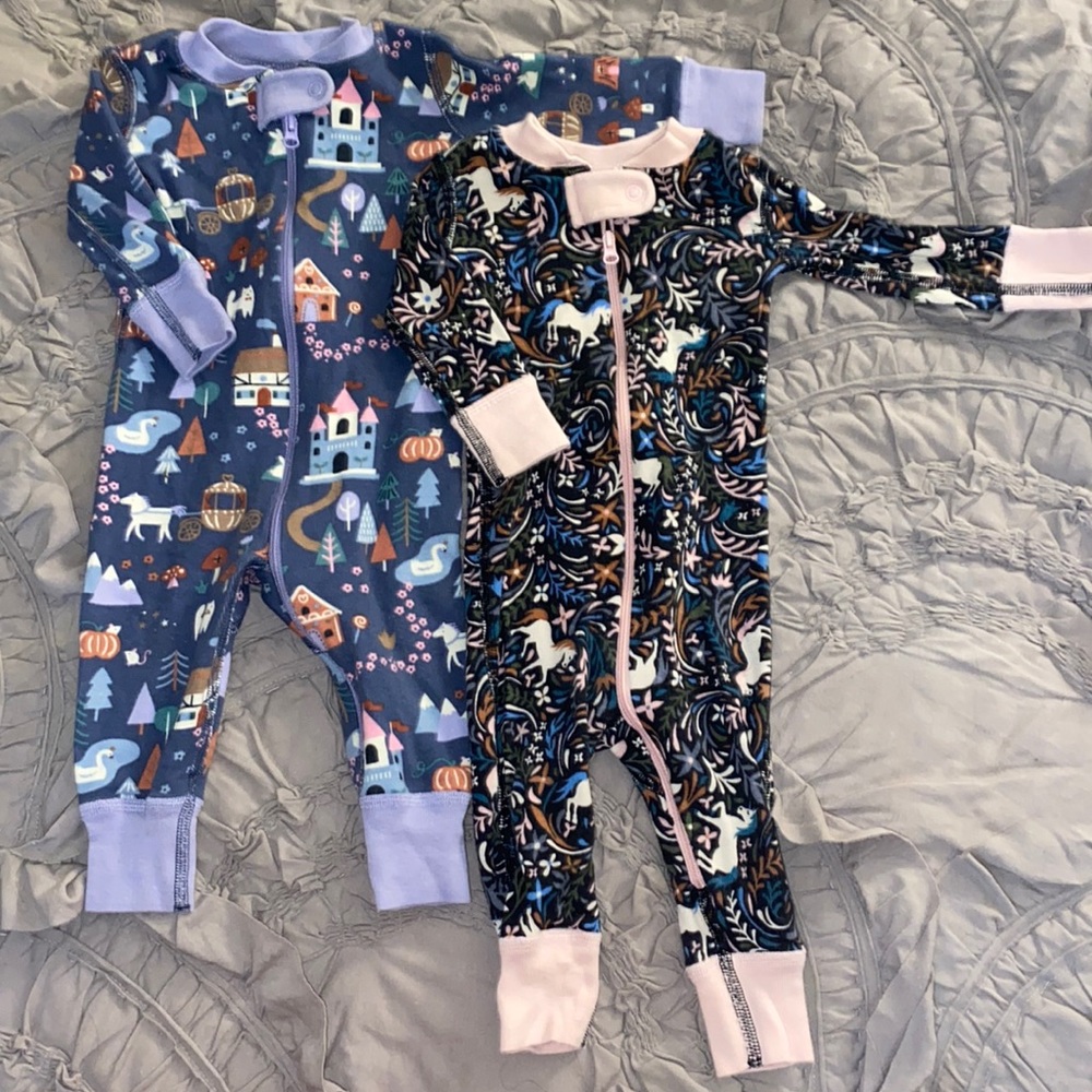 2 Excellent used condition fairytale print Hanna Andersson pajamas! 3-6 months